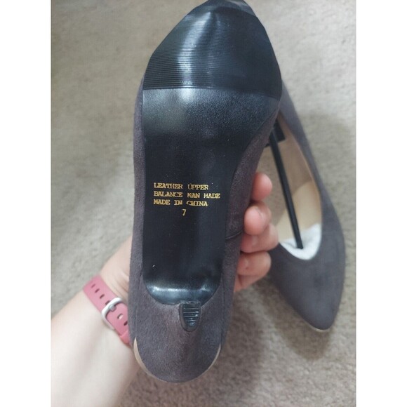 New In Box Women's Size 7 Vanna White Gray Heels Silver Tips Suede Pumps Shoes - Picture 8 of 10
